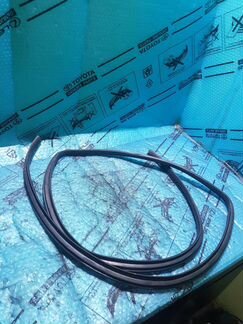 Уплотнитель двери задней левой toyota Land Cruis