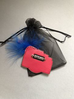 Брошь (кожа)