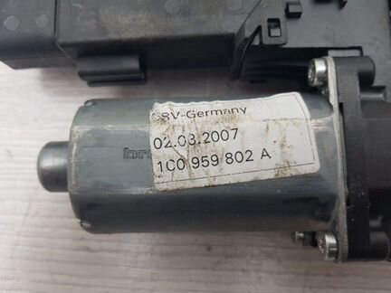 Моторчик стеклоподъемника передний правый Skoda