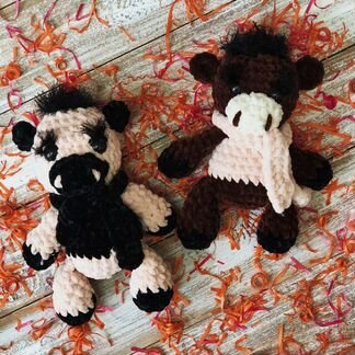 Вязаный бычок сувенир игрушка