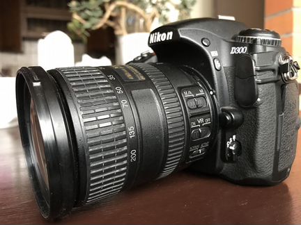 Зеркальный фотоаппарат Nikon D300, с объективом ni