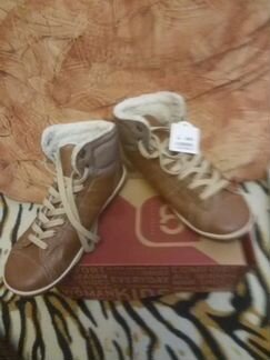 Кроссовки на меху новые экокожа греция