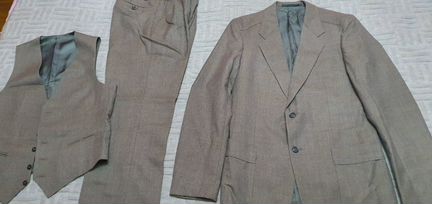 Костюм тройка