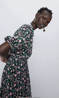 Платье с V-образным вырезом