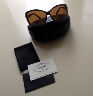 Стильные солнцезащитные очки Prada