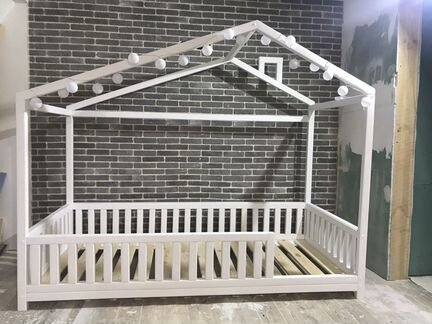 Детская кроватка-домик