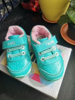 Кроссовки для девочки 18 рр