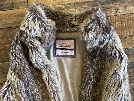 Жилет из искусственного меха Bershka