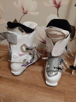 Горнолыжные лыжи и ботинки комплект
