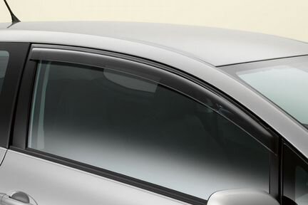 На Toyota Auris(07) Дефлектора окон