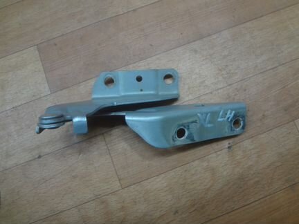 Mitsubishi Outlander XL Петля капота