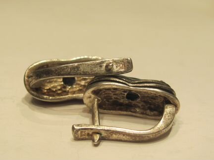 Крестик и серебр. сережки и другая старина