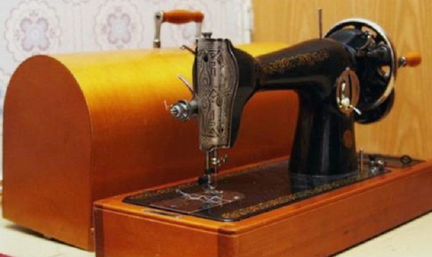 Швейная машинка ручная времён СССР