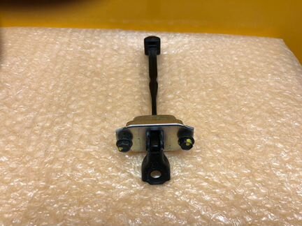 Ограничитель двери передний Nissan Murano Z52